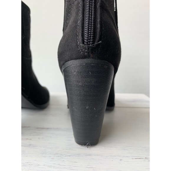 Qupid | Lazer cut black suede healed western booties - Picture 5 of 11